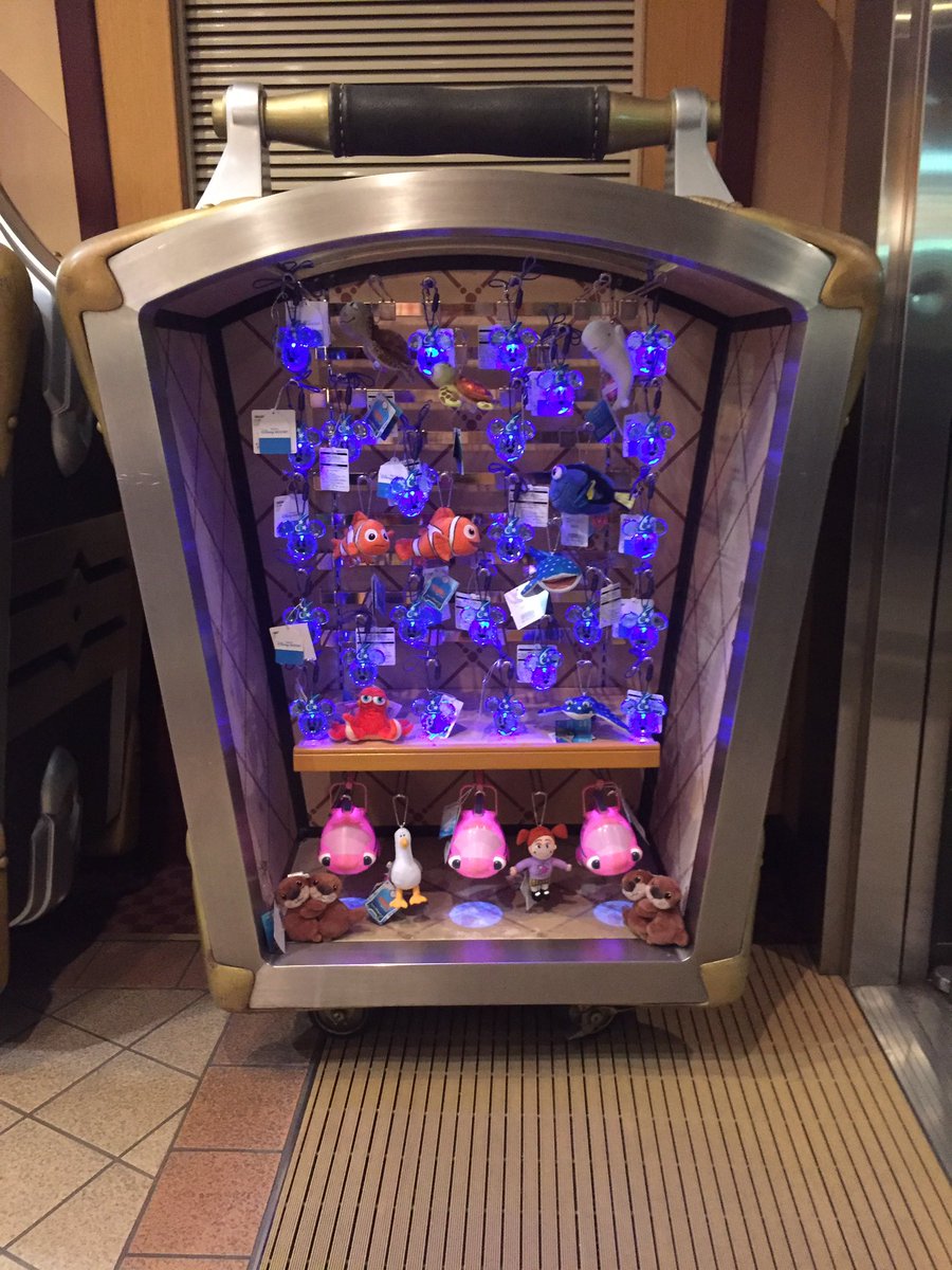 DISNEY_0129's tweet photo. この間のボンボはお魚さん達泳いでました🐠 https://t.co/1tXFG37bqI