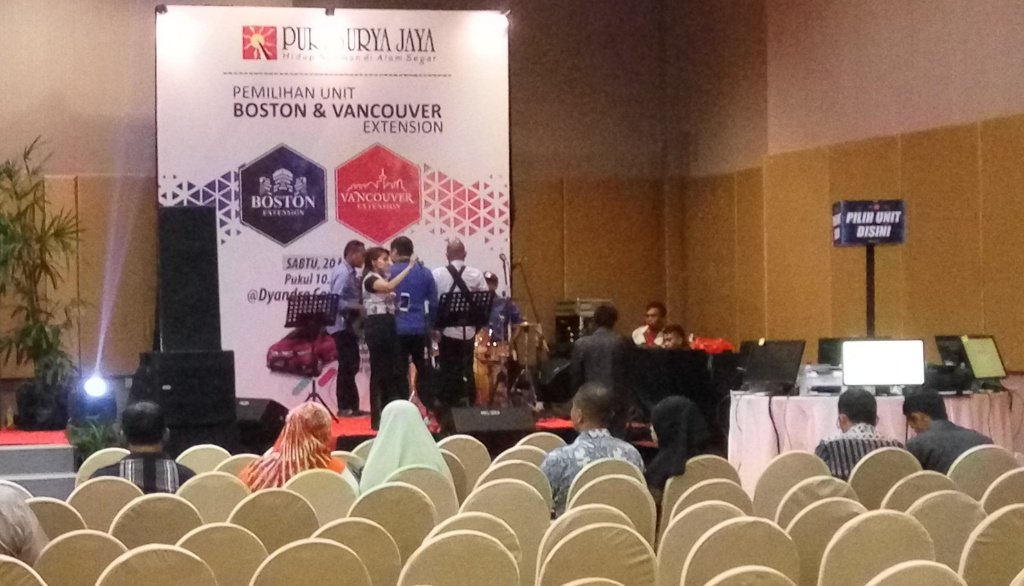 GPunk_Rock's tweet photo. Soundcheck now ft @benbaroya at Dyandra convention center's @GramediaSbyExpo, on @Jayaland_ID customer gathering https://t.co/nnEA38vTe7