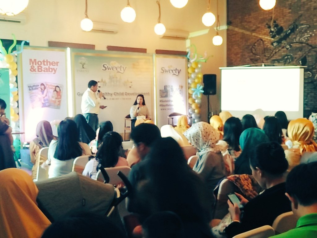 _mizzphie's tweet photo. Semua moms supeeer excited ikutan sharing ilmu hasil kolaborasi @sweetycare @MotherBabyInd #SudahPakaiSweety https://t.co/jTyDwkJ6EB