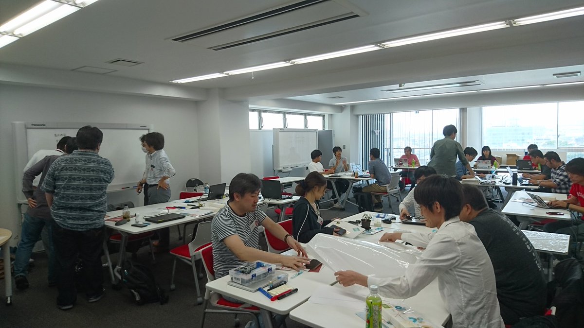 tsuyoshi_saito's tweet photo. 各チームアイデアねりねり
#devconn https://t.co/UO1dKSNKQY