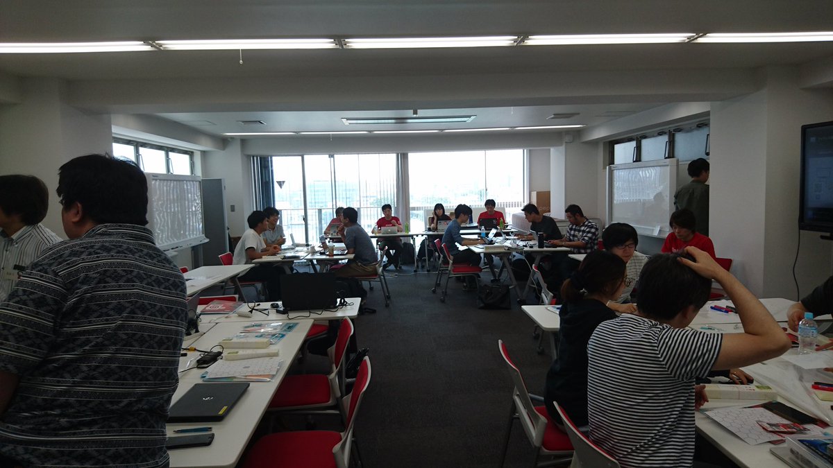 tsuyoshi_saito's tweet photo. 各チームアイデアねりねり
#devconn https://t.co/UO1dKSNKQY
