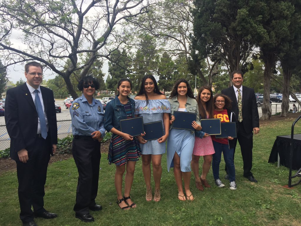 LMHS_Interact's tweet image. Congrats to all the scholarship winners #seniortea#lmhs#rotary #service