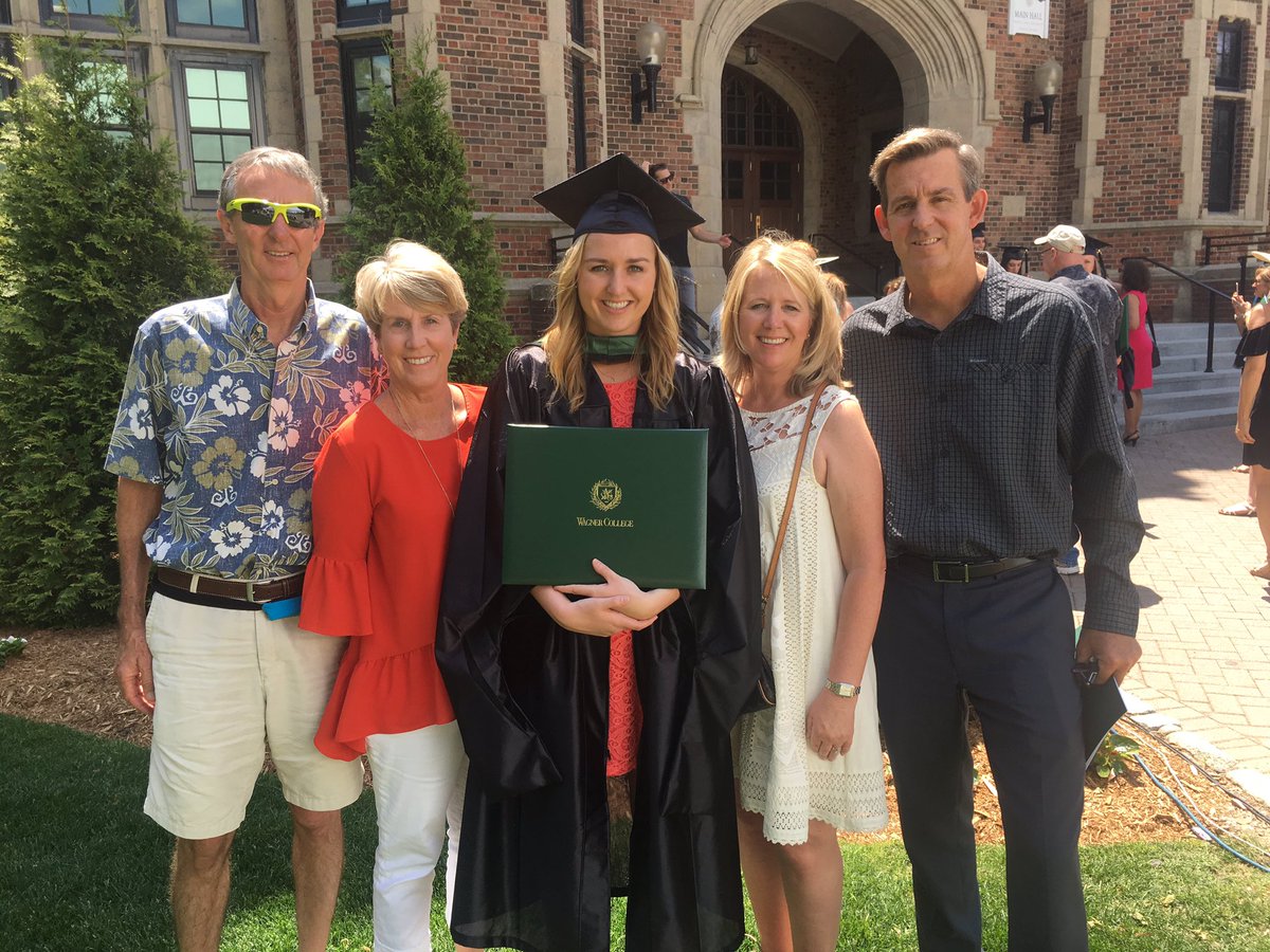 coachtaymac's tweet photo. So happy part of the fam could join me today for graduation! #MBA #Wagnergrad #weare #dodsons https://t.co/K9uC8Intlx