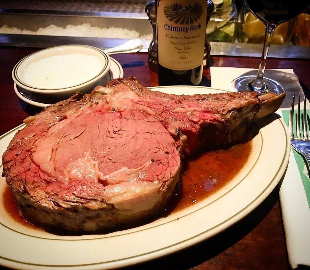 cookwarechoice's tweet photo. Plate-sized prime rib 🍖Follow and tag @themeatshow for more steakhouse treasures and meaty adventures! 🍖 Smith &amp; W… https://t.co/BGrkFmYhcH https://t.co/fNl2qYNdWz