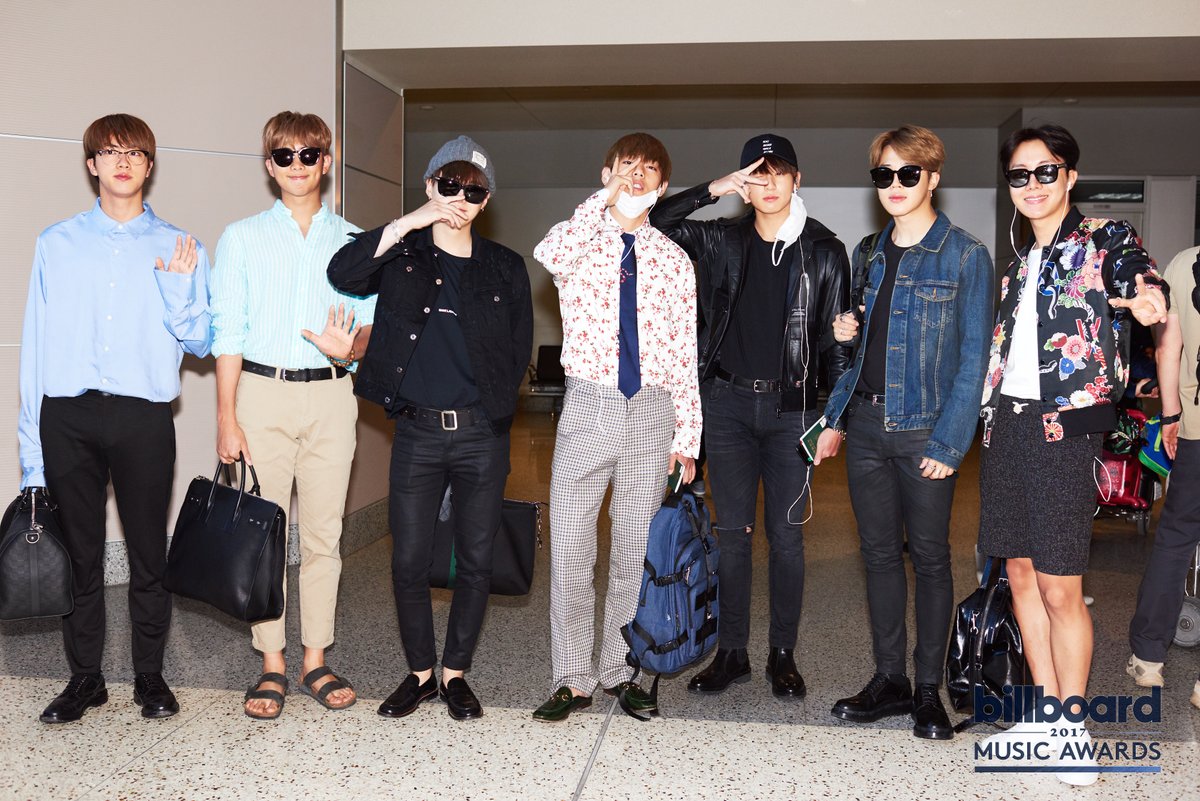 Brpopk's tweet photo. Shoramo!!
Orgullo a lo  macho pecho peludo #bts #BTSBBMAs #방탄소년단 #아미 #BANGTAN #BillboardEnTNT #Billboard  #BillboardMusicAwards2017 https://t.co/1BlnF7eYGF
