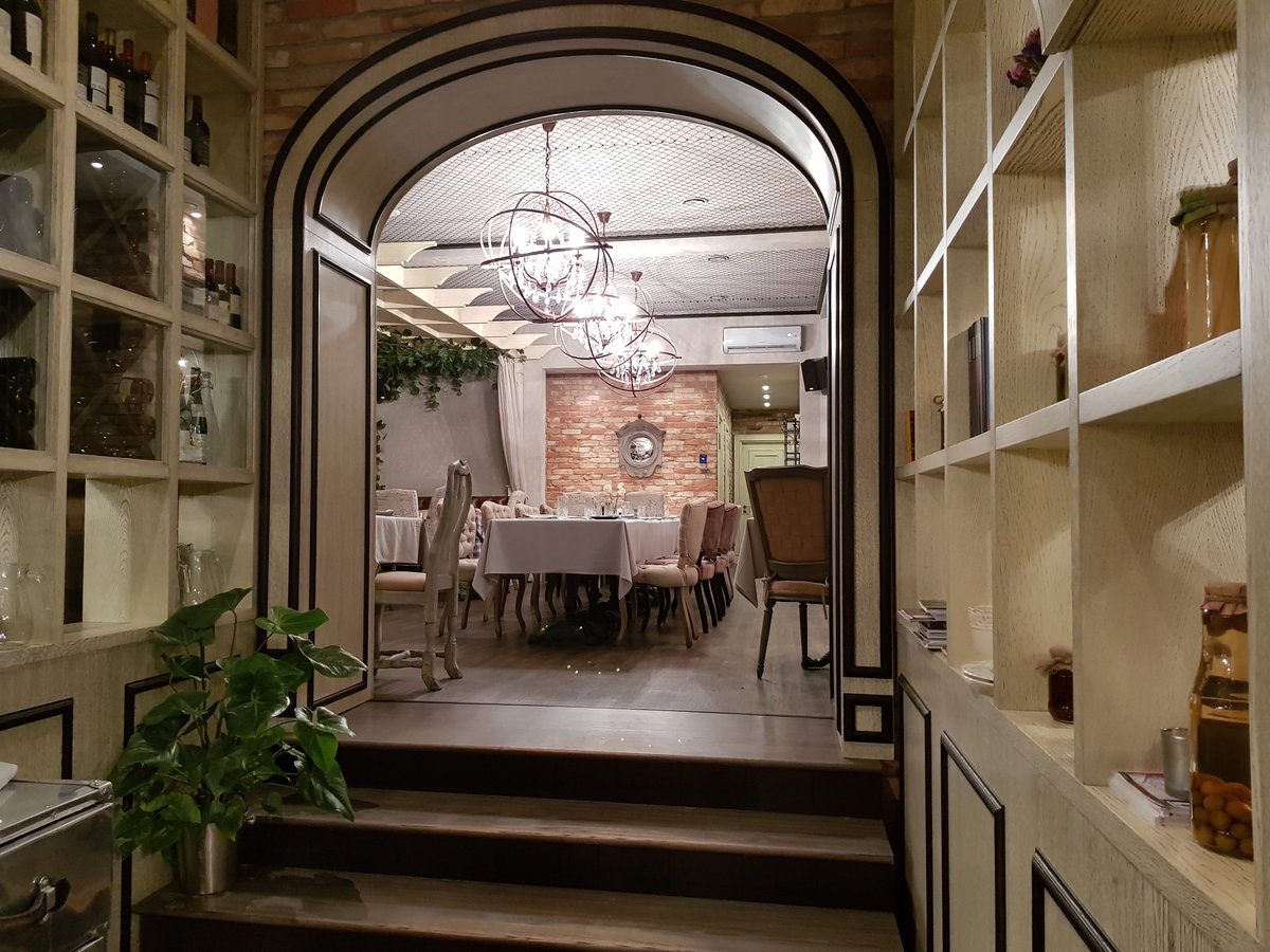Travellingmunk's tweet photo. We ended yesterday at this lovely restaurant #Entresol Lovely french inspired food and how about that decor? #Latviaroadtrip #NordicTB https://t.co/QufP6iykFO