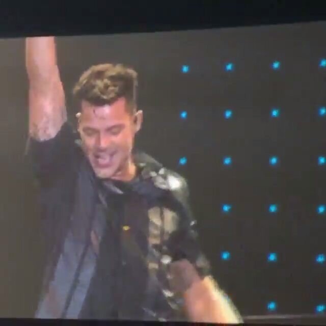 DesquiciadasRM's tweet photo. Buenísimooo 👏👏 recordamos #miami2015 #RickyMartin 🇦🇷 🇵🇷 #❤ #DesquiciadasRM #RickyALLIN #Comunidad @Ricky_Martin … https://t.co/3s5HISANvz https://t.co/We0iEZ83ex