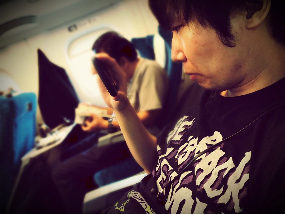 ぺちゃんこ 三人称 初めて俺が真ん中の席なのにどっちも自分の世界に入っちゃって相手にしてくれない