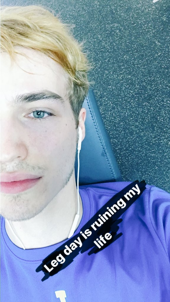 Think <a href="/FraterCurant/">ℐᴀsᴏɴ ℬʟᴏssᴏᴍ.</a> needs to shave again.