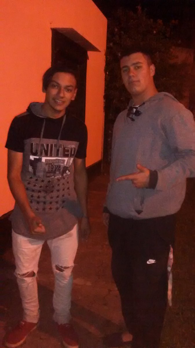 FackuuAlee's tweet photo. @Pelu333  Tacorda esta foto!!! 
Te extraño mi viejo extraño los 5 termos de mate por dia 😔😔😔 https://t.co/N66cL7InnL