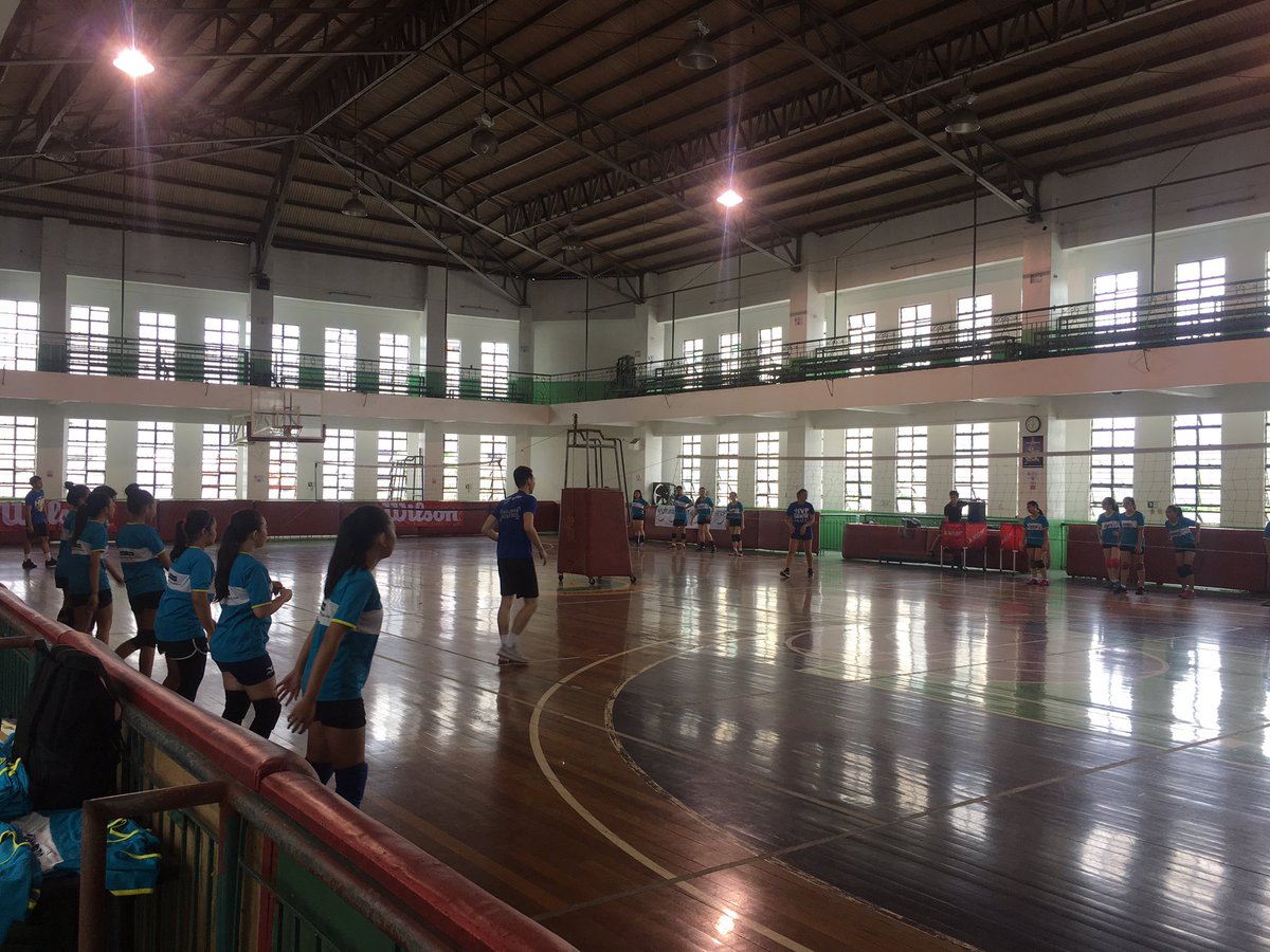 HVP_Volleyball's tweet photo. ATM: Juniors Volleyball Camp - Batch 1 at the University of Manila Gymnasium 💙#HVP2017 #AchieveMore #juniors #volleyball #camp #manila https://t.co/khyfaH4Klf