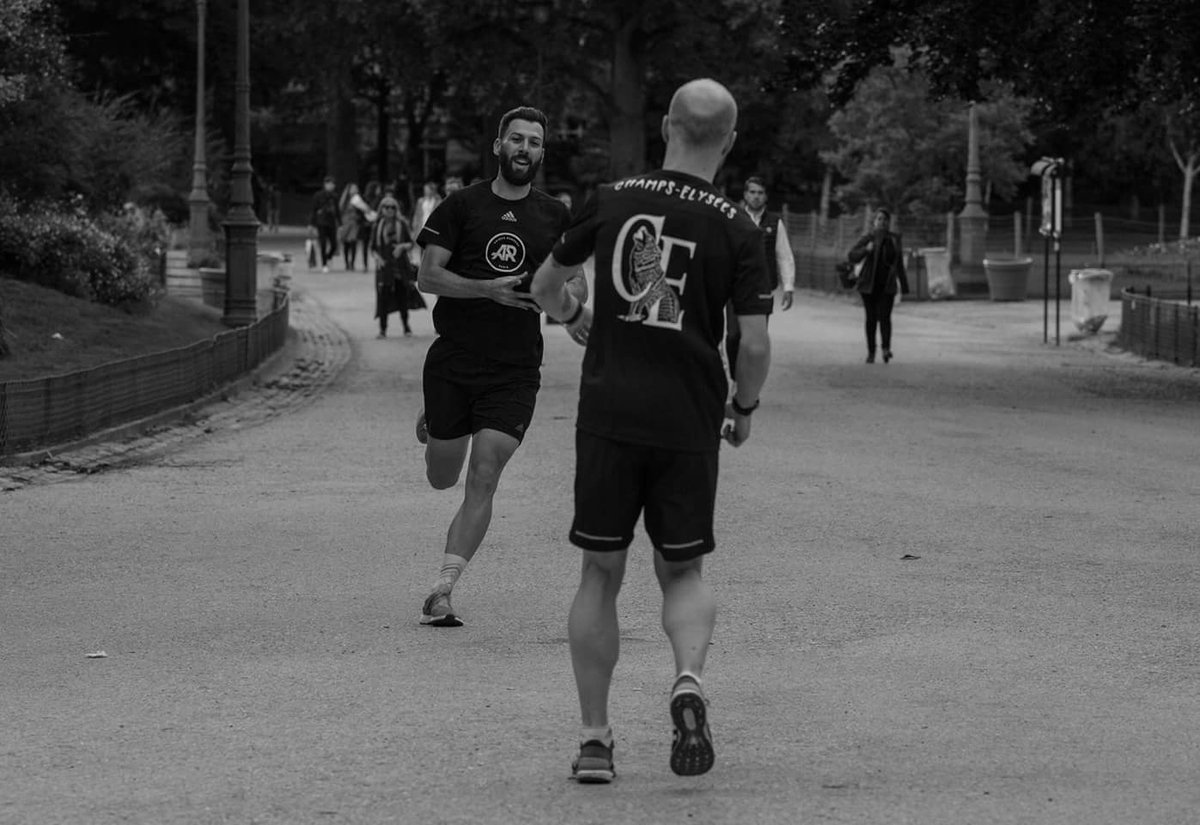 Louiic_91's tweet photo. Le premier relais est arrivé ! Notre leader @LeDams nous confie le sésame de la victoire!  A nous de jouer les Loups 
#whyirunchampselysees https://t.co/ip9jFDcIyH