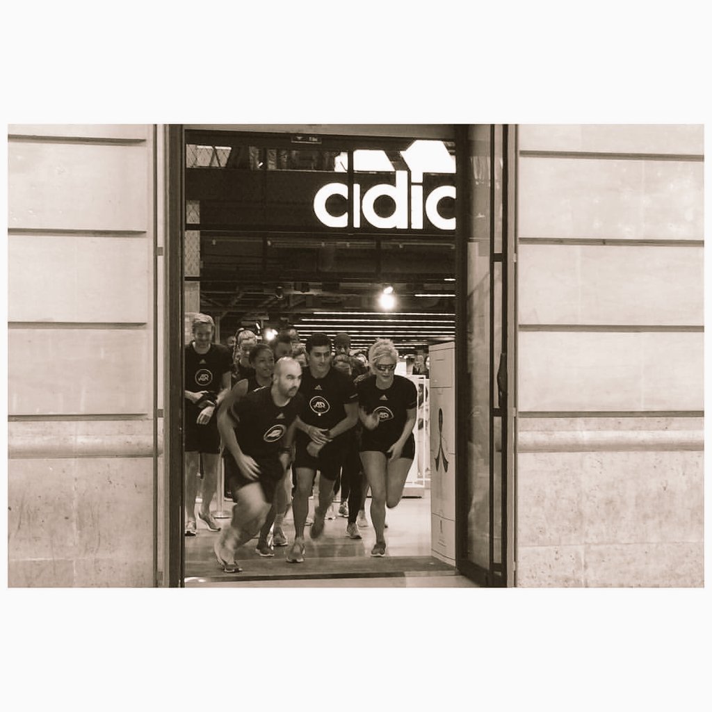 Louiic_91's tweet photo. La chasse à l'Homme est lancée !
#whyirunchampselysees #pureboostdpr 
#24hstreetrace https://t.co/GDkBeE8jis