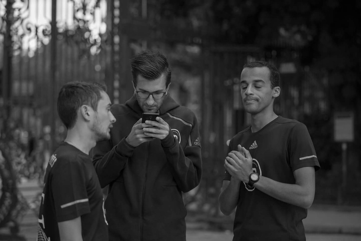 Louiic_91's tweet photo. Pendant le turnover certains pris pour la victoire, d'autres suivent le résultat live Après l'effort.
#whyirunchampselysees #pureboostdpr https://t.co/Bm9jPBXDb3