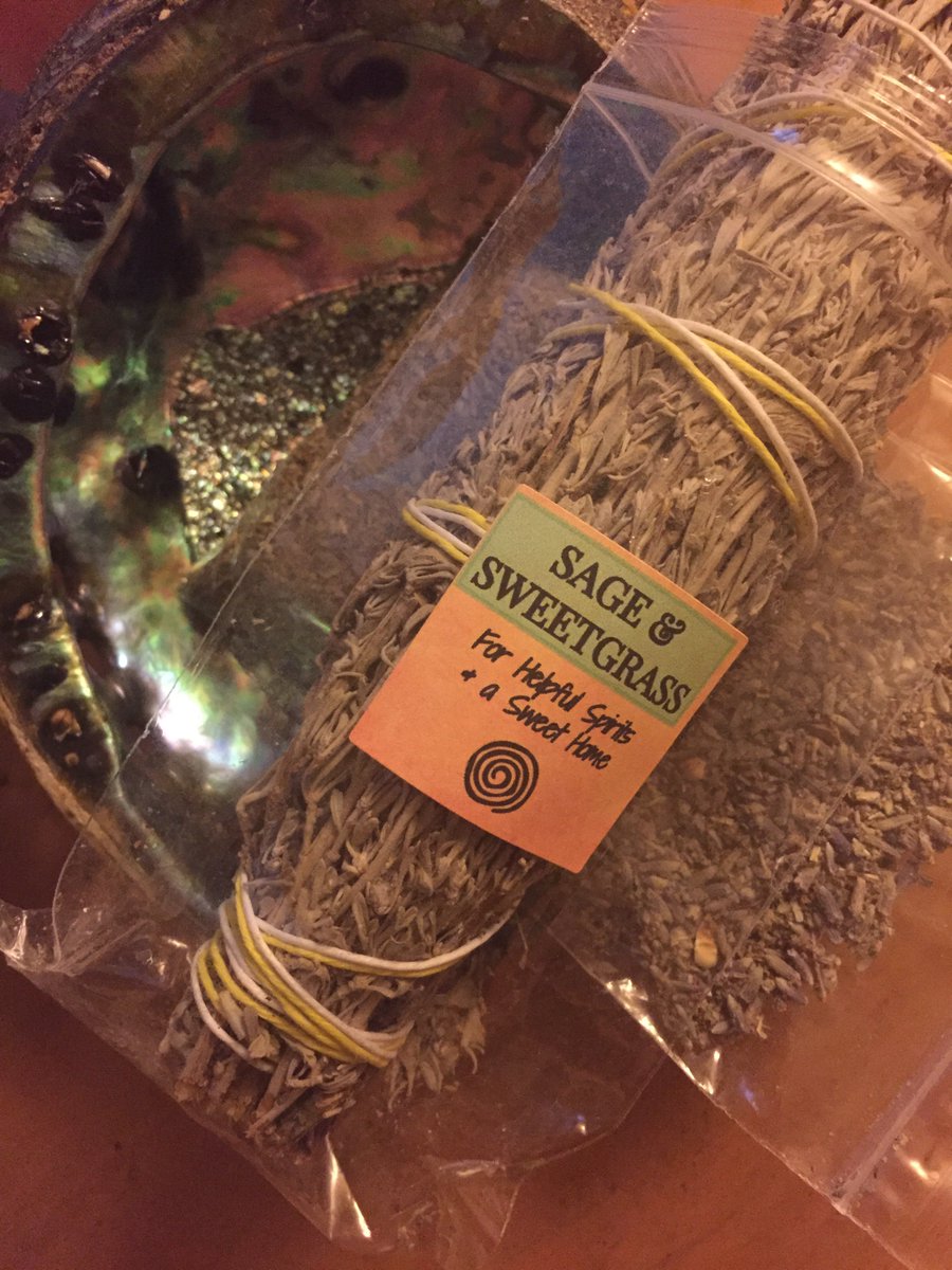 DocksideSteph's tweet image. Abalone shells are surreal.  Lavender is lovvvvvvvvve