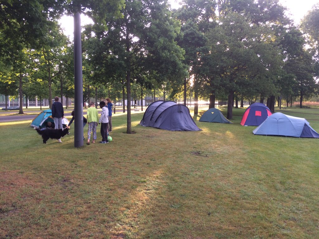 inspirationhtc's tweet photo. Ontwaken om 6am na 2h slaap @hightechcampus #hightechcamping. 14 vermoeide snoetjes. Zo zeilen tijdens #htor #dtw! Mooie start vh weekend! https://t.co/FUqhR8ObuR