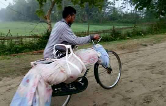 promodpawe11's tweet photo. People carries dead body like this in BJP ruled Assam #AccheyDin #ModiWeakestPMever #ModiGovt3Years #ModiBharat #পৰিবৰ্তন #IndiaDefeatsPak https://t.co/8Ri6CM7n26