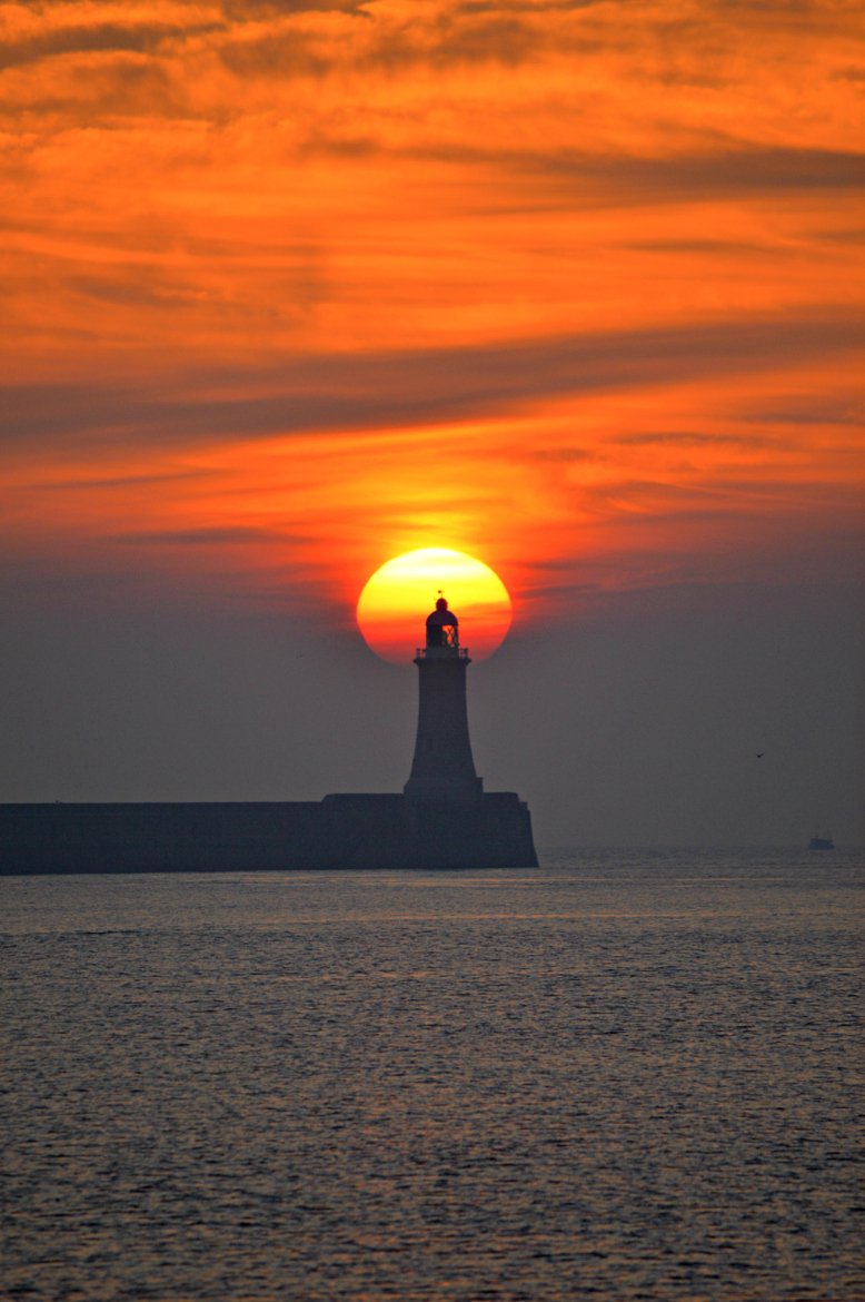 stevekrohn's tweet photo. Tynemouth North Pier - Sunrise

https://t.co/5IoFoo8px0 https://t.co/nnkwYReYfa