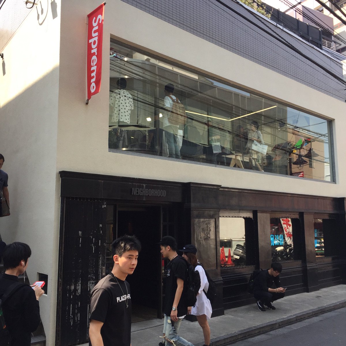 Godmeetsfashion Twitter પર Supreme原宿 Af1 Vampirellaなどのコラボは売り切れ ハート系アイテム シルク系アイテム 椅子は在庫あり バッグ類は全部在庫あり 完全に転売目的だと思われる人達が店内で行列をつくってます T Co Sjnojz8nu1 Godmeetsfashion Twitter પર Supreme原宿 Af1 Vampirellaなどのコラボは売り切れ ハート系アイテム シルク系アイテム 椅子は在庫あり バッグ類は全部在庫あり 完全に転売目的だと思われる人達が店内で行列をつくってます T Co Sjnojz8nu1