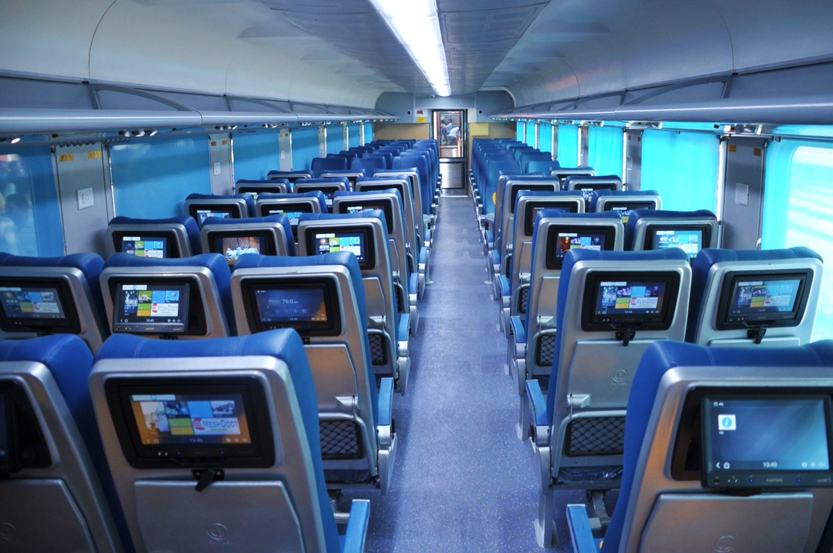 KrishneyG's tweet photo. After #Antyodaya and #Humsafar, #Tejas is #NewTransportSystem for #NewIndia  #congratulations @sureshpprabhu @indianrailway__ #3SaalBemisal https://t.co/A5qvrps1D3