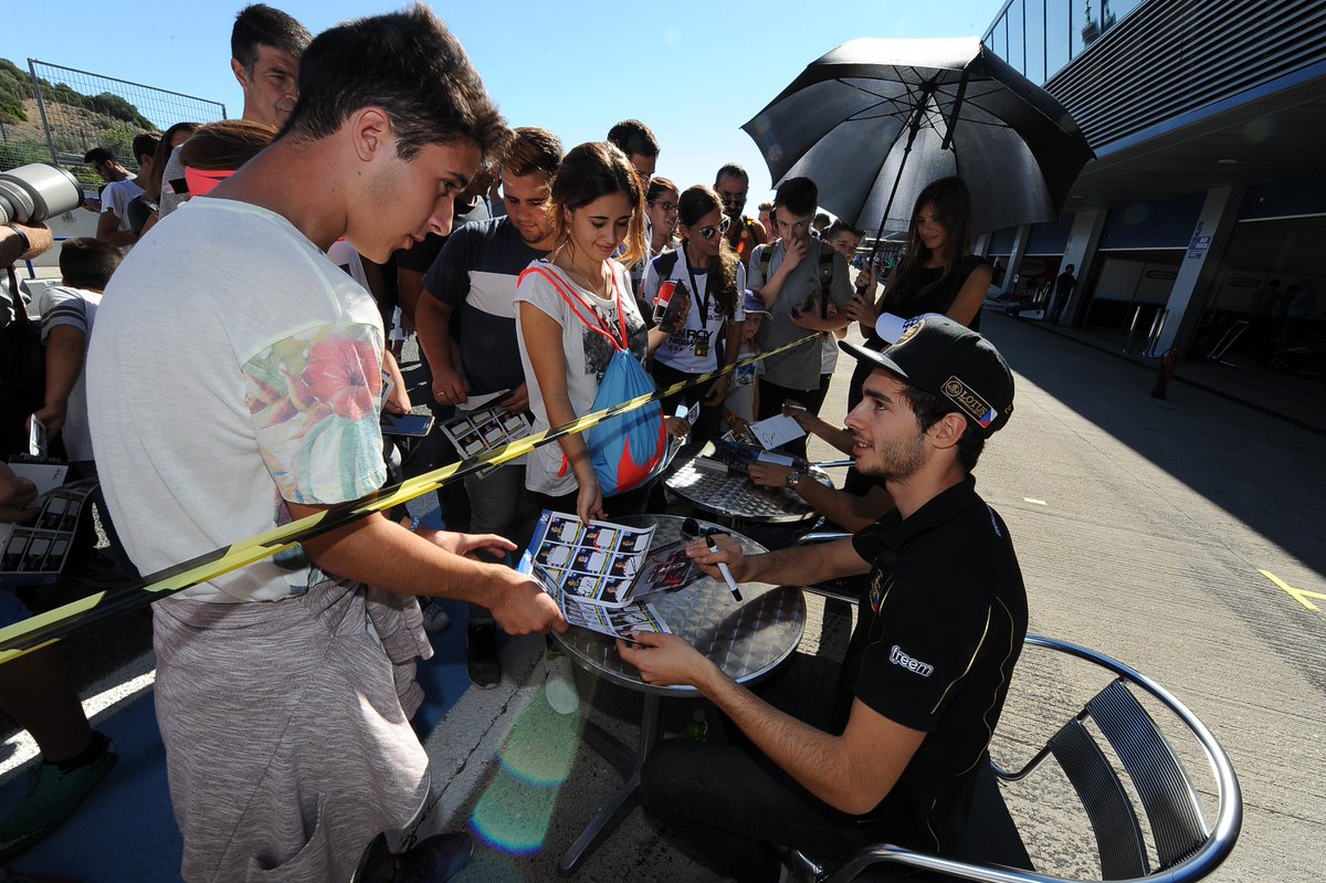 WorldSeriesV8's tweet photo. Follow us to @circuitodejerez  #Round04 for @WorldSeriesV8 &amp; #RenaultPassionExperience Download https://t.co/MPw9LFd655 https://t.co/aqXDJsZjJ9