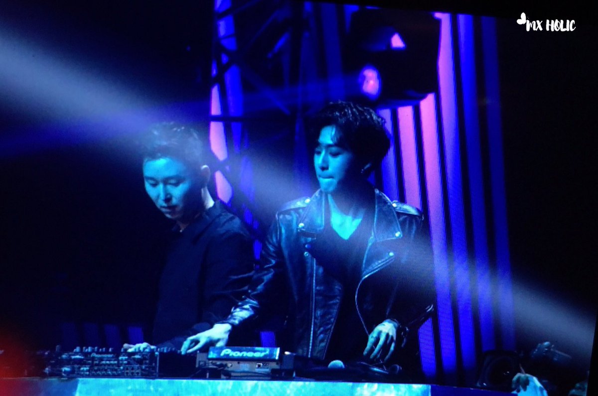 shownuneo's tweet photo. hyungwon was DJing while wearing a leather jacket with his hair up im screaming https://t.co/Sk5a7mTo5I