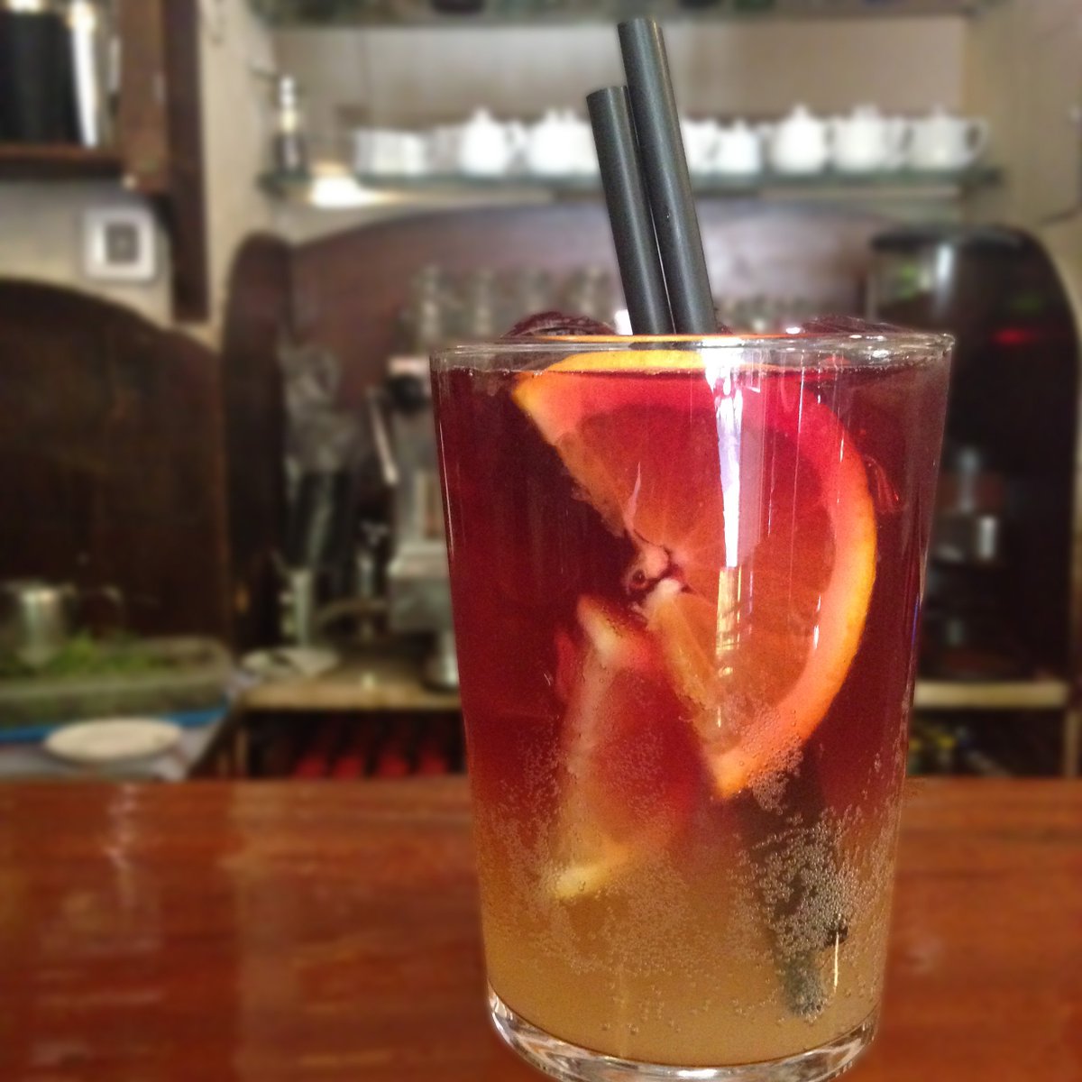 CafePepeBotella's tweet photo. #TintoDeVerano la mejor fórmula para disfrutar del #BuenTiempo #BebidasRefrescantes #Terraza #Cañas #Copas #Malasaña https://t.co/aSaMK0lAwL https://t.co/xcnXdsTPfn