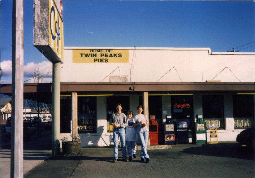 90-a. Twin peaks pite 🍰 #twinpeaksrevival  #washingtonstate 🌲🌲🦉🌲🌲