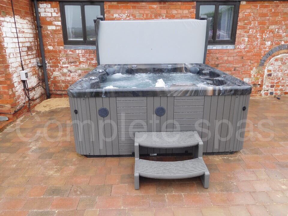 completespas's tweet photo. Another great install by our team this week. The fantastic Hollywood from Marquis #HappyHotTubbing #hottub #completespas #spas @MarquisSpas https://t.co/KwfZldJsXG