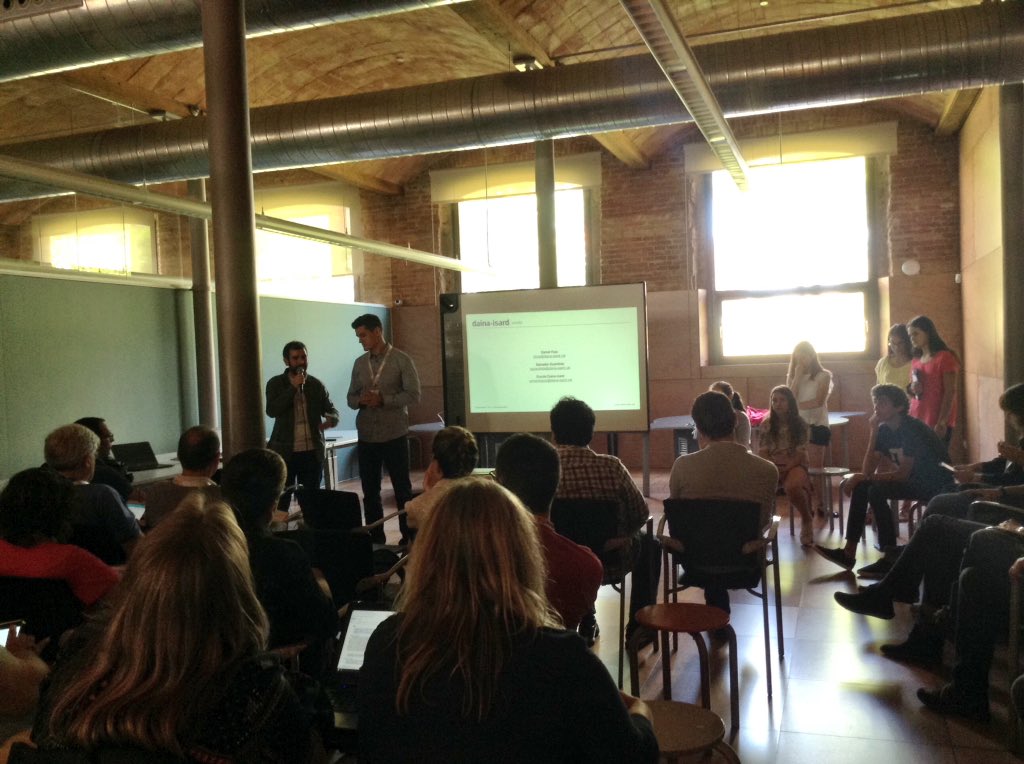 citilab's tweet photo. Dani Ruiz i Salvador Guardiola de l'escola @dainaisard  expliquen com introdueixen la #programació a les aules amb Swift Playgrounds #JPRE17 https://t.co/OlwE5CbVes