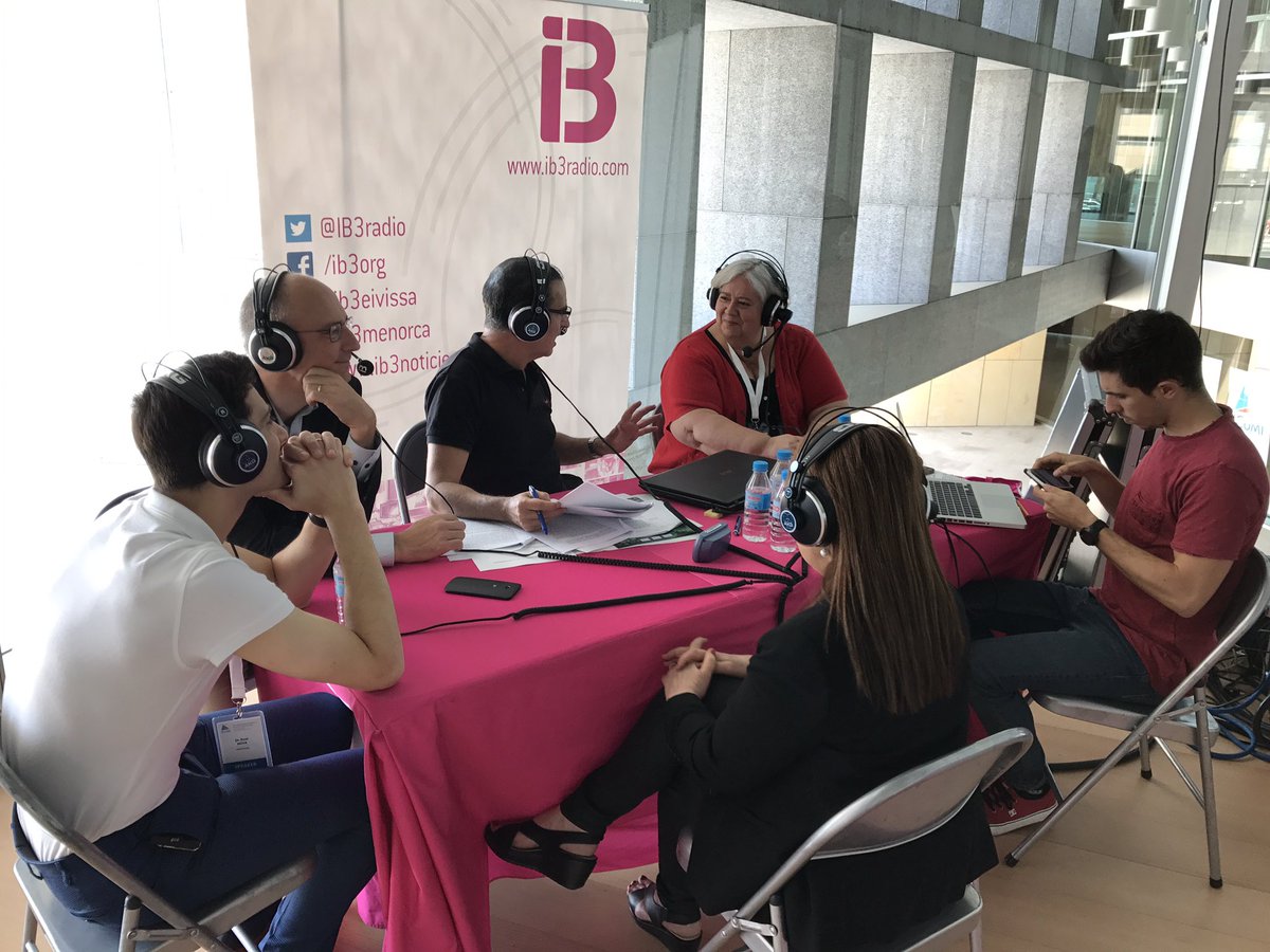 AEMI_es's tweet photo. La dra #josepaRigau en @BalearsFCiencia @IB3radio desde el @Icomi2017Info #icomi2017 #microinmunoterapia https://t.co/STVMLpY7vo