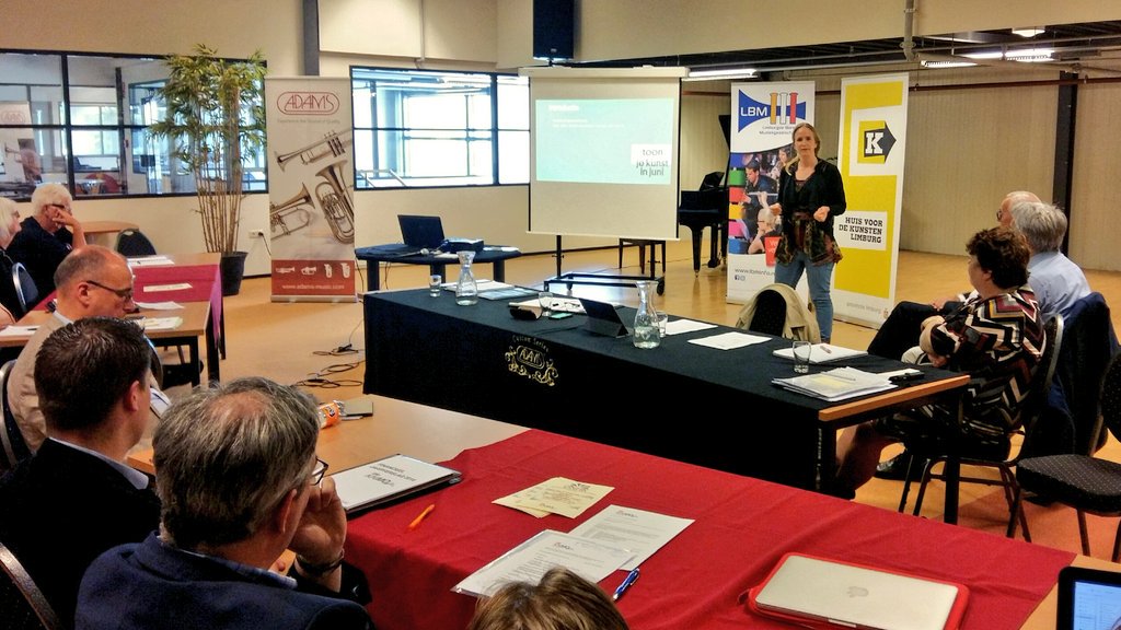 #Iktoon Een presentatie over de speciale maand juni waarin iedereen mag #tonen dat hij #kunstenaar en #muzikant is. iktoon.nl