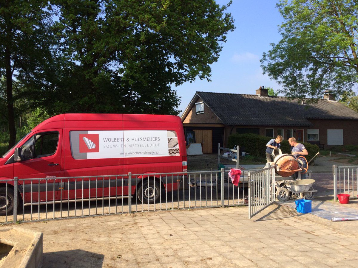 zevensterdk's tweet photo. Vanmorgen is door Bouwbedrijf Wolbers en Hulsmeijers 'n begin gemaakt met een kunstproject van onze school. BEDANKT voor jullie hulp! https://t.co/wrjiCSoNG4