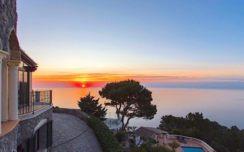 Sea Front in Valldemossa FOR SALE deialuxe.com/properties/133… #Valldemossa #LuxuryProperties #MallorcaVillas #LuxeProperties #RealEstate