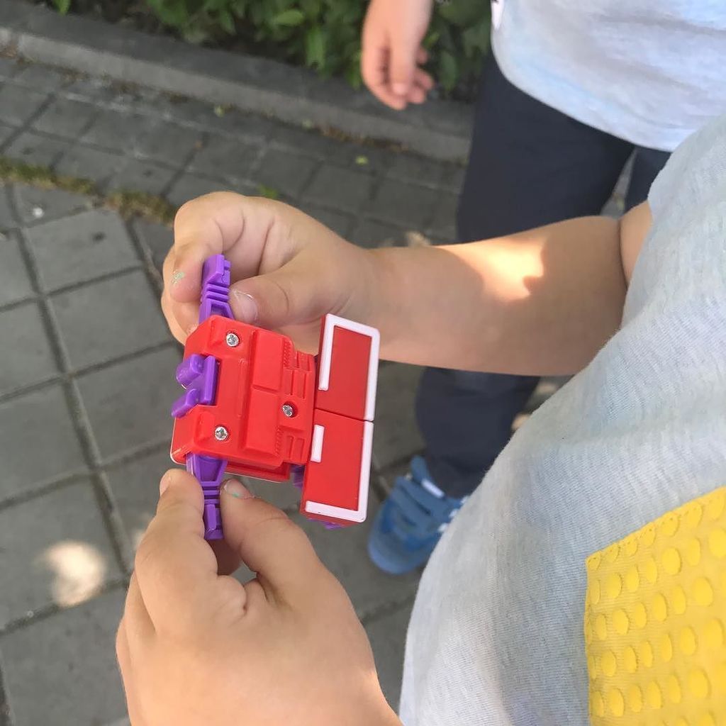 mama_c_corrient's tweet photo. Pues sí, también han llegado los Letra Bots a casa 😬😬 #momslife #momswithcameras #letrabots #kids https://t.co/Y2jhGq9zU3 https://t.co/mrTWMo1vmI