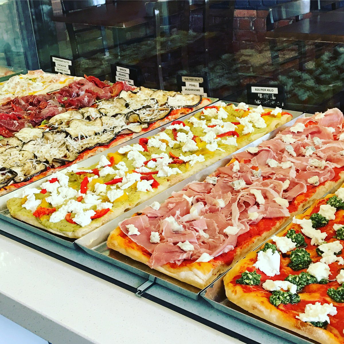lievitapizza's tweet photo. #Pizza al taglio ✂️🍕😋 https://t.co/ZJiR2RLhdJ