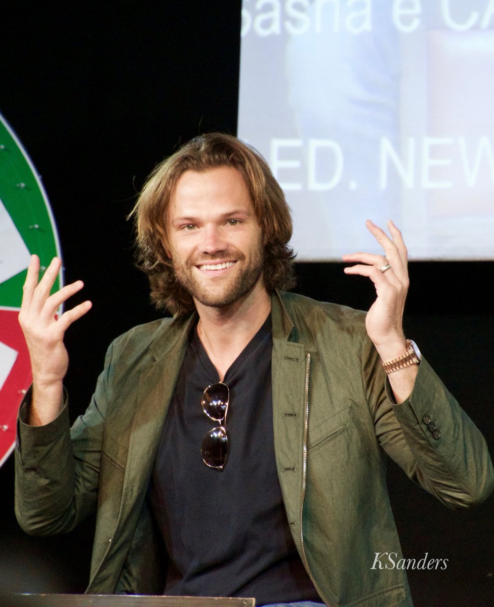 heavenli24's tweet photo. Jared at the J2 panel. #JIB8 #JIBCON https://t.co/n5ARnJCFpm