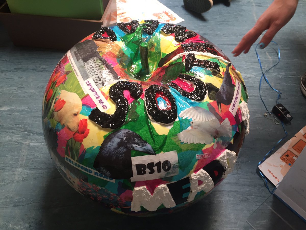 Some very happy children having found the apples at Fonthill Primary (Bristol Plays Music building)! @Locallearning2 #AppleTrailSelfie