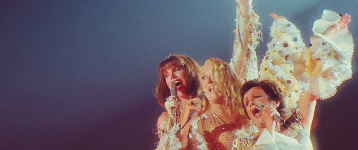 LumosSmile's tweet photo. Mamma Mia (2008) | the iconic trio https://t.co/lf8eQM6dAx