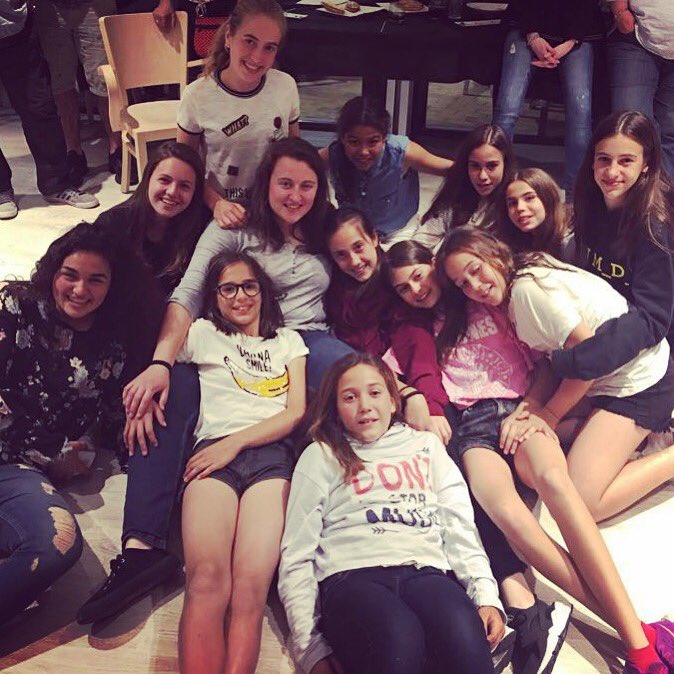 gemmatatay's tweet photo. Continuaran viatjant juntes des de diferents llocs i moments Forever #mesqueunequip #M1F #nuncadejesdesoñarensermetralleta @FemBasketAlmeda https://t.co/06wTFF1Xve