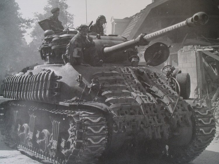 tankfeed's tweet photo. A Brief History of the M4 Sherman Tank via @warhistoryOL https://t.co/ZsUy2VLOGT #WW2 https://t.co/nzN4upx74R