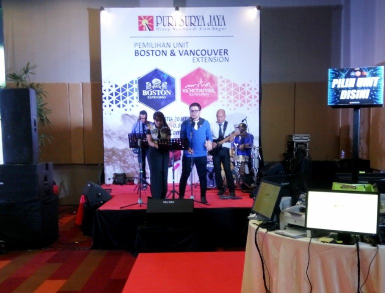 GPunk_Rock's tweet photo. #np ft @benbaroya on @Jayaland_ID customer gathering, at Dyandra convention center's @GramediaSbyExpo https://t.co/eTTBHnOpSK