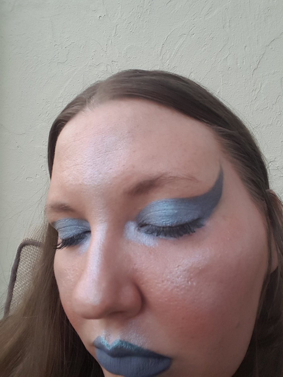 KweenofNoize214's tweet photo. @bleudawn7 @KATVONDbeauty @ColourPopCo #BirthdayMakeup @KATVONDbeauty #AlchemistPallette #EverlastingLL #Dagger @ColourPopCo #KickerEyeliner #BentoBox #SuperShockShadow https://t.co/6HbiaxMQn7