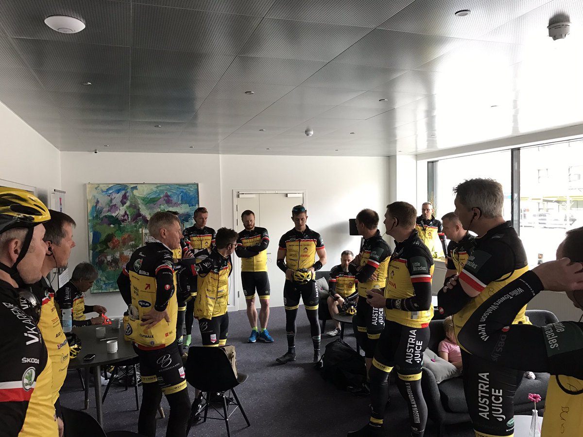 Tokeroed's tweet photo. Om lidt går det løs her i @VejleKommune med @TeamRynkeby. 
Briefing af løjtnanterne inden dagens 100K etape her på #CABINN Hotel Vejle. https://t.co/MZz3AEkz7X