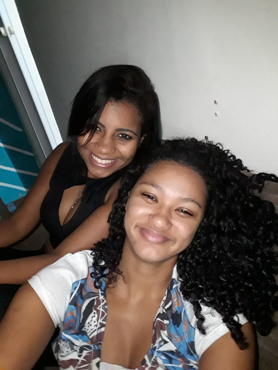 thuannyFernand4's tweet photo. Ammmg ' parceiras ' minha chata..  Minha tuudo... ' 😌😌😍 https://t.co/d2XO88hEUk