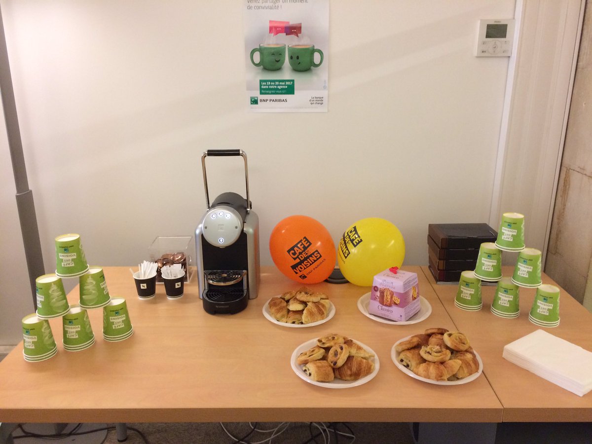 QuantinStephane's tweet photo. L'agence de Bordeaux Victor Hugo est heureuse de vous accueillir pour son traditionnel "Café des Voisins"🎈🥐☕️, agile chaleureux attentif https://t.co/CRzZXvTZIJ