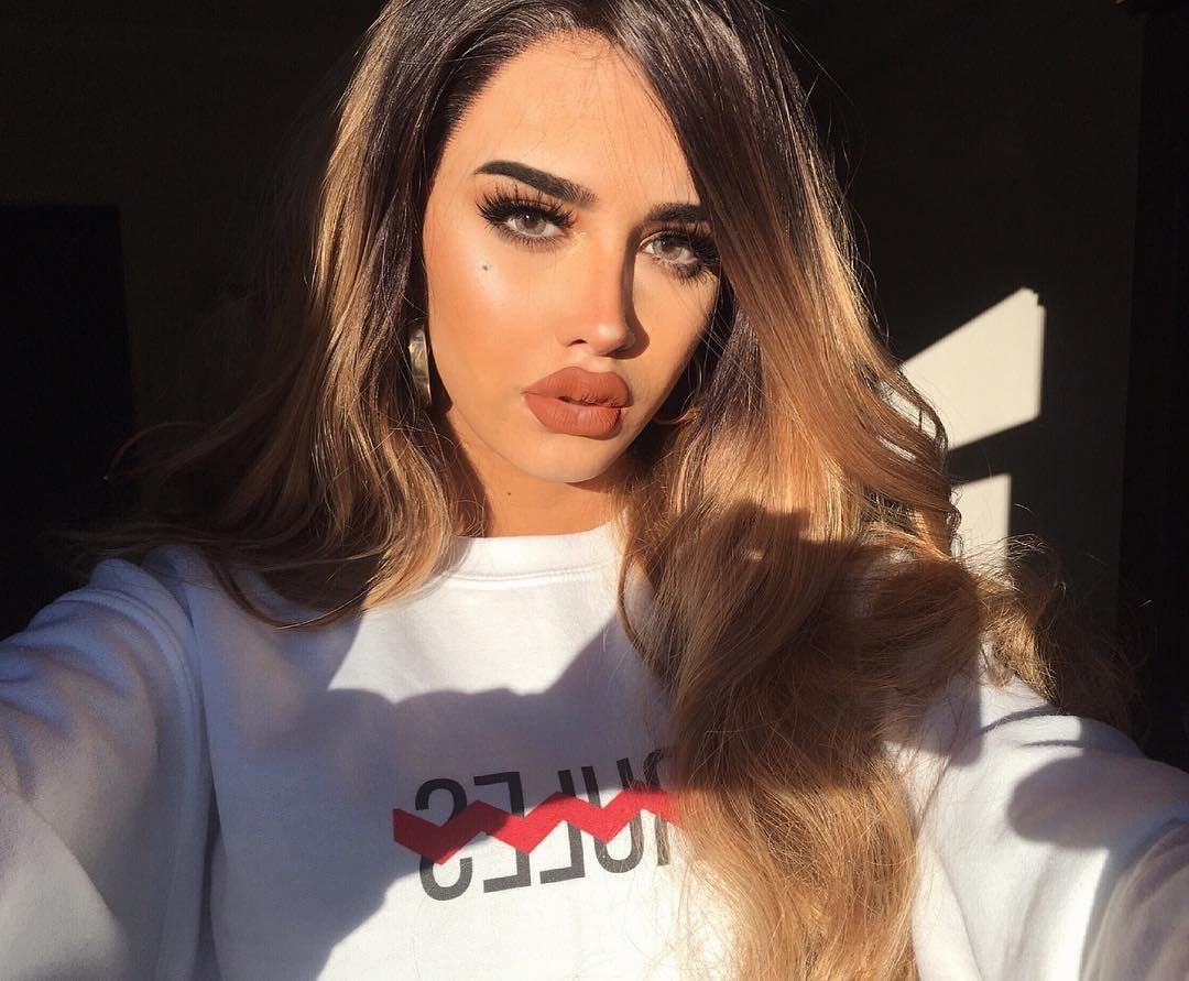daddys_girlX's tweet photo. 🥀🥀🥀🥀                                                  New Fake, RT? 
                           🥀🥀🥀🥀 https://t.co/van1RjHSIX