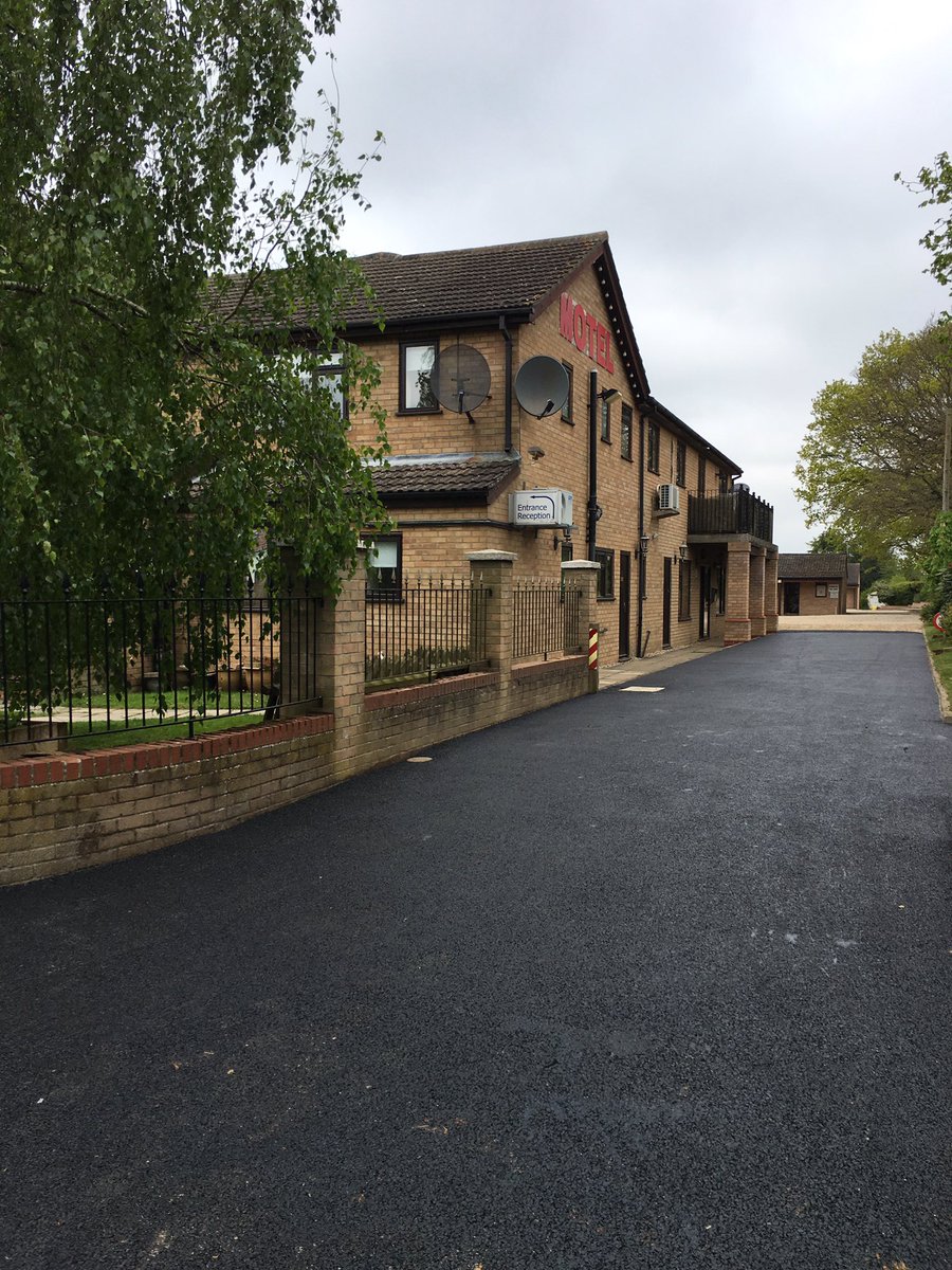 SCJNunn59's tweet photo. Newly laid Tarmac roadway here #spixworth motel https://t.co/5cgnMsH5um
