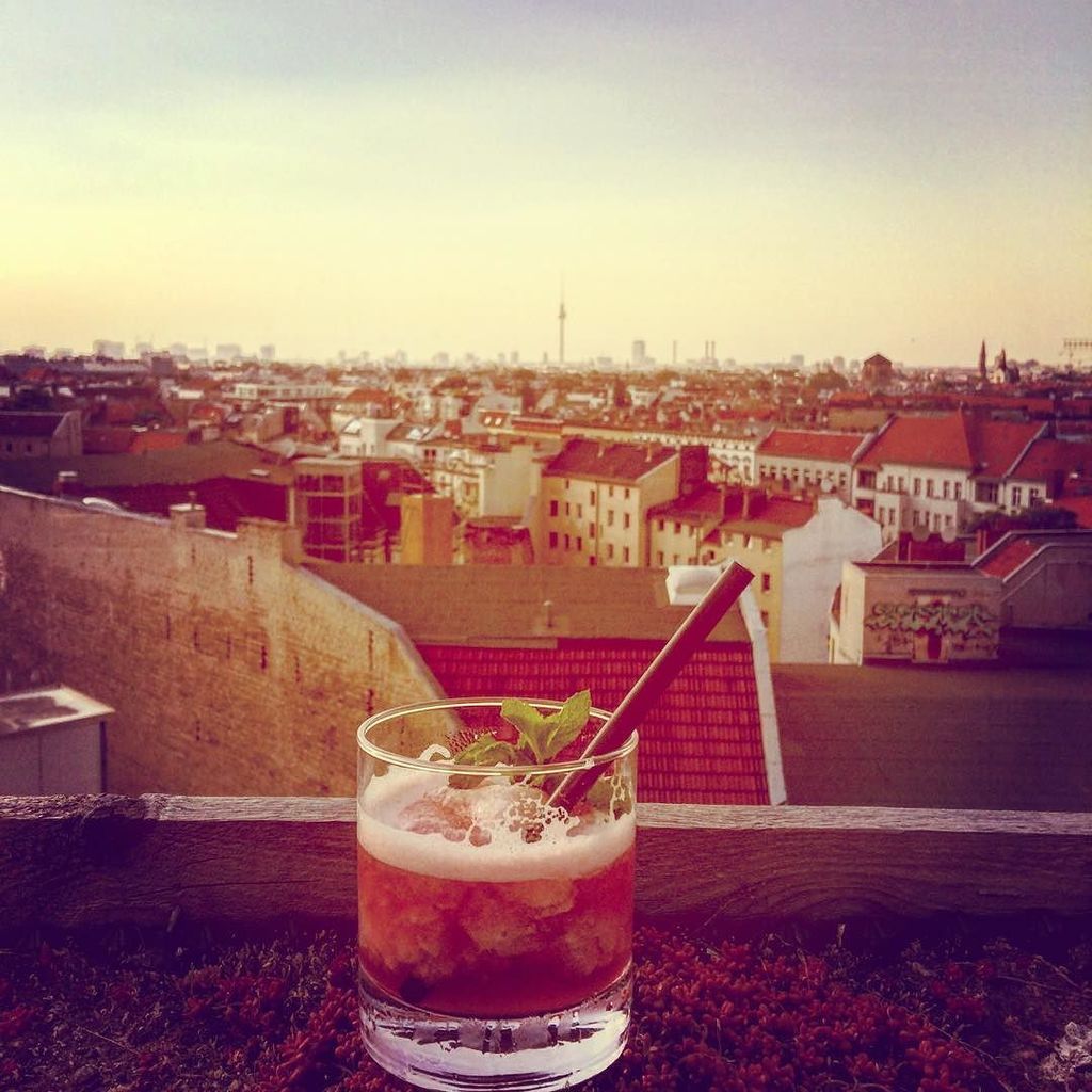 DariaR90's tweet photo. Lazin' in the sunshine..Rooftops & chill - my kind of #friyay 🎉😍🌞 #Berlin #cityscape #tvturm #skyline #berlinstagr… https://t.co/zj0Cj2CHtI https://t.co/LUKxUEOoat
