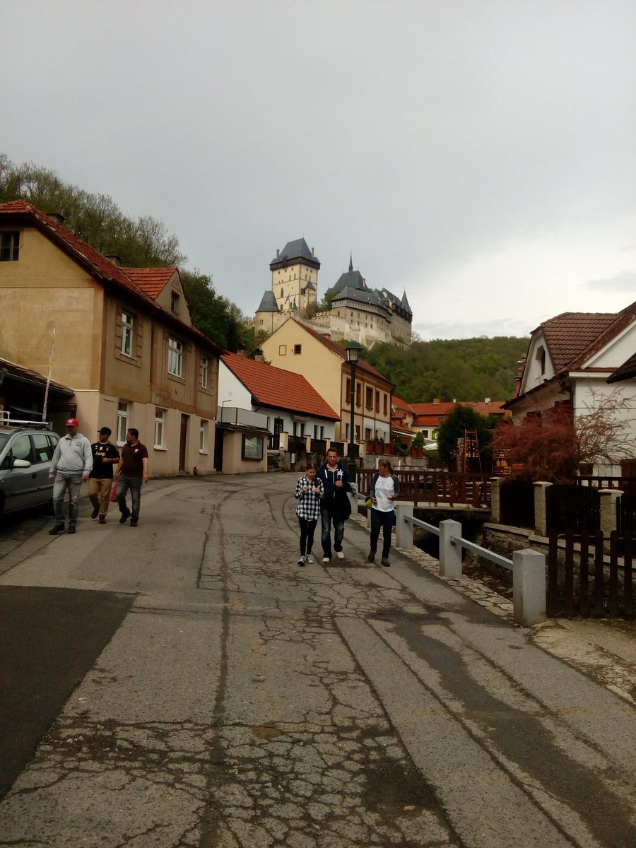 mrs_linda_t's tweet photo. KARLŠTEJN 
#Dominanta #CzechRepublic #Castle #Great #Love #Nature https://t.co/XnDD0sVvLy
